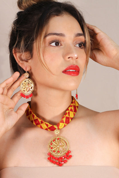 Set collar con aretes