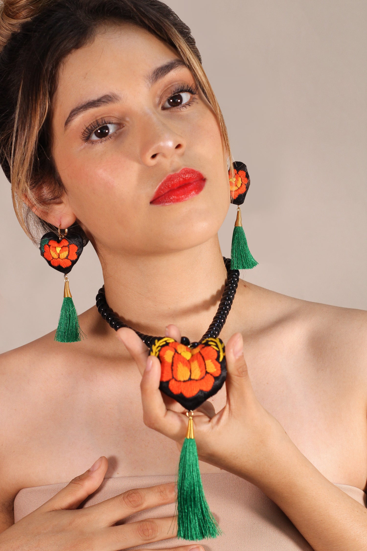 Set collar con aretes