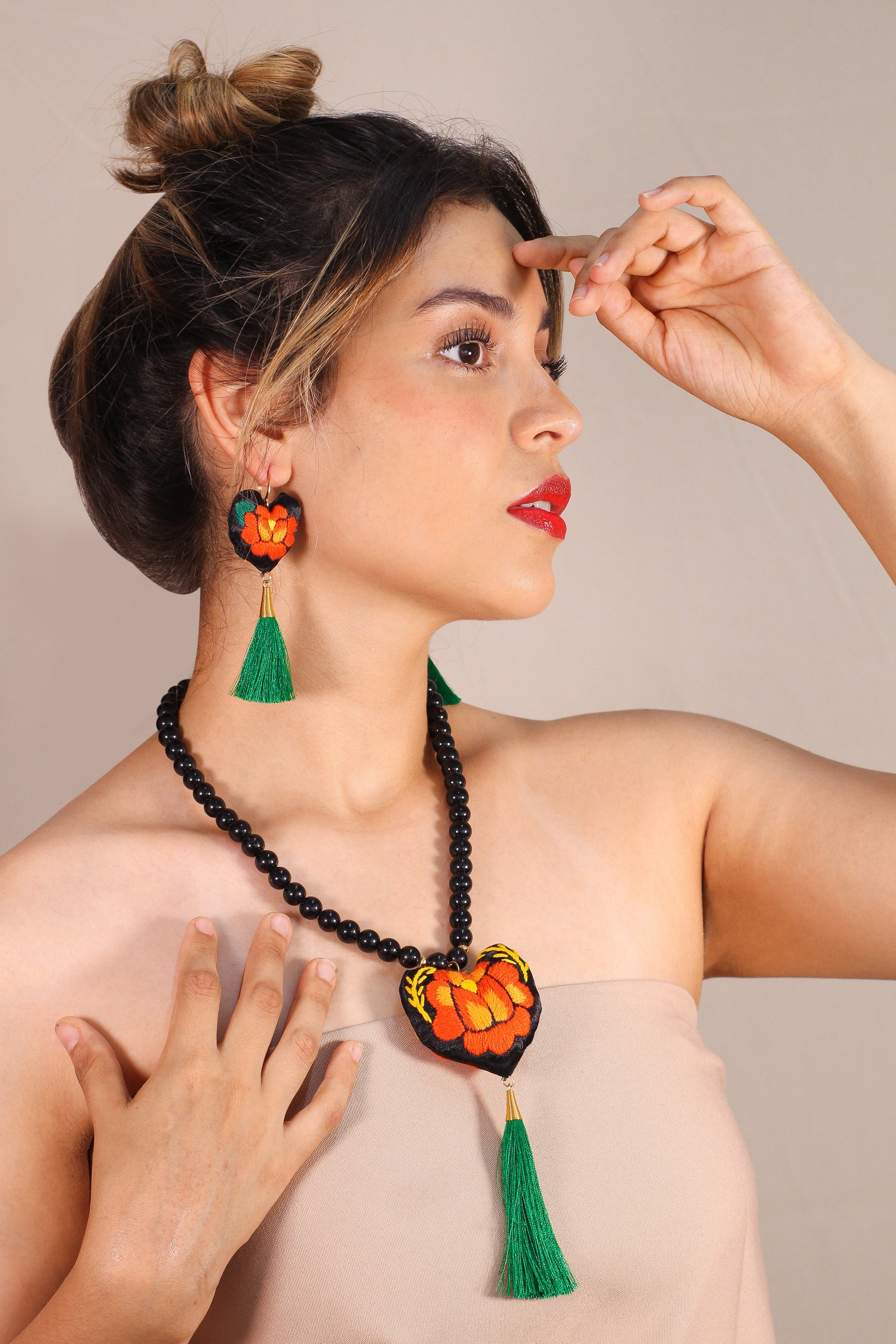 Set collar con aretes